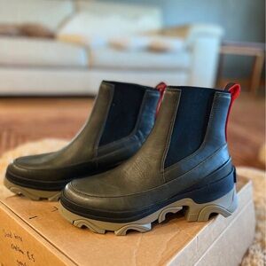 Sorel Women's Green and Black Boots